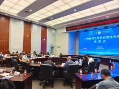 专家组集中调阅了焦点课程试卷计、尝试