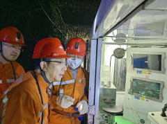 <b>指点的窦潘博士荣获第50届利兹-里昂国际摩擦学</b>